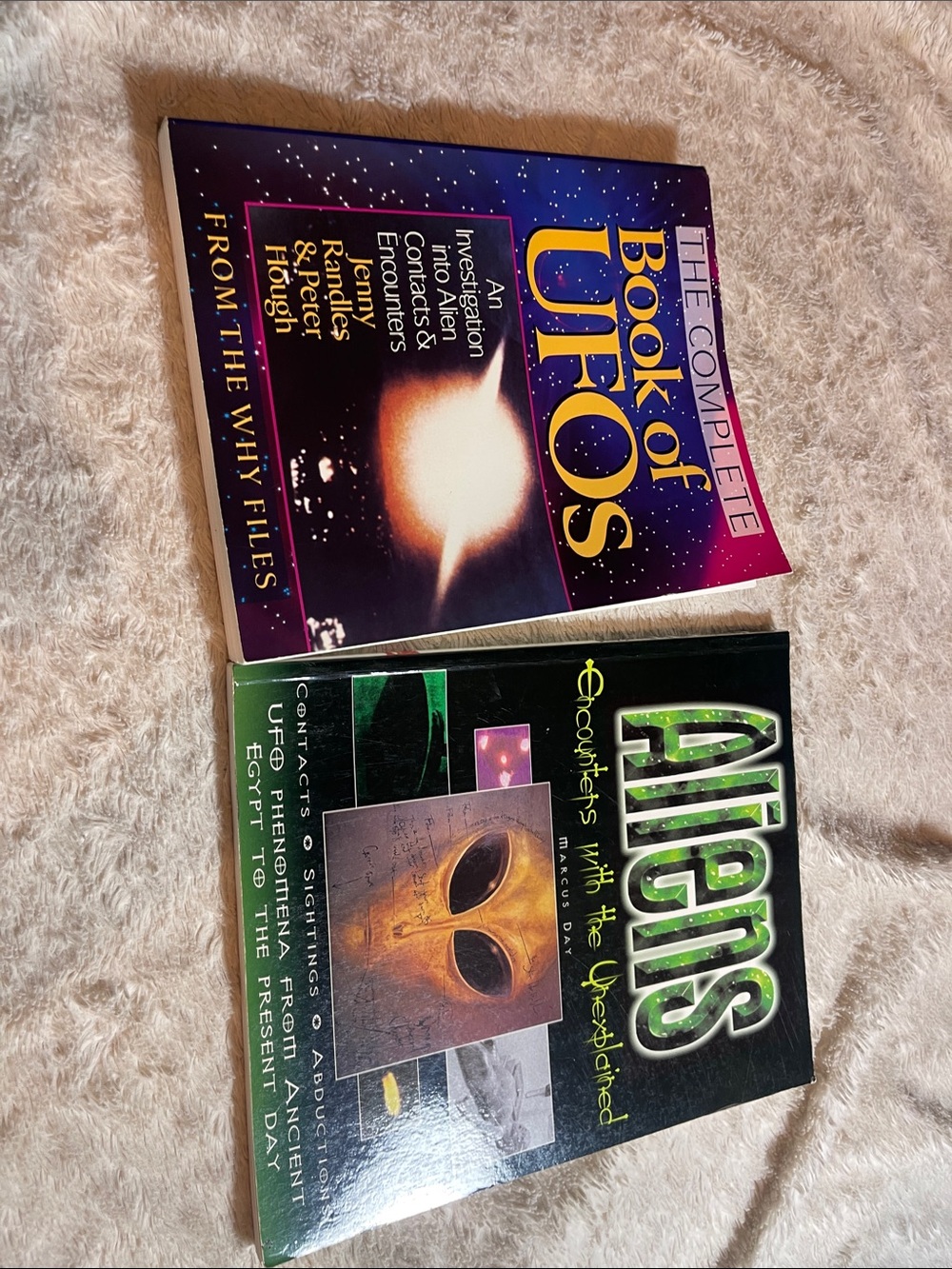 Aliens & The Complete Book of UFOs - Set